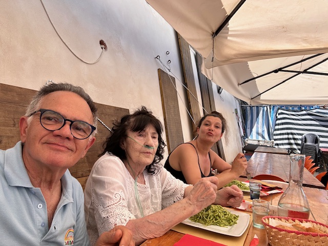 Domenica accompagnata in spiaggia