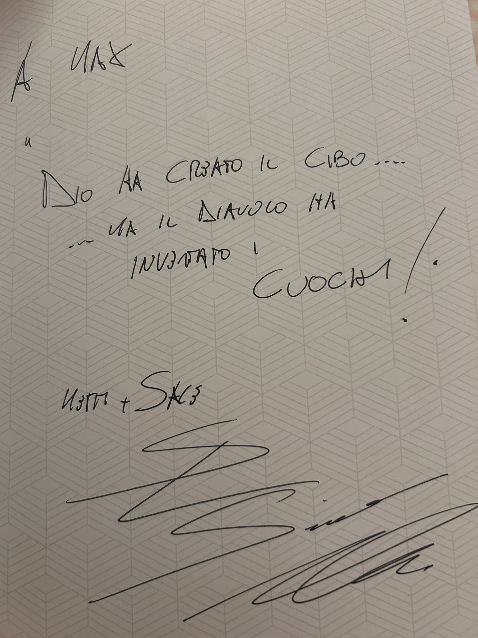 Simone Rugiati con il grembiule di casa