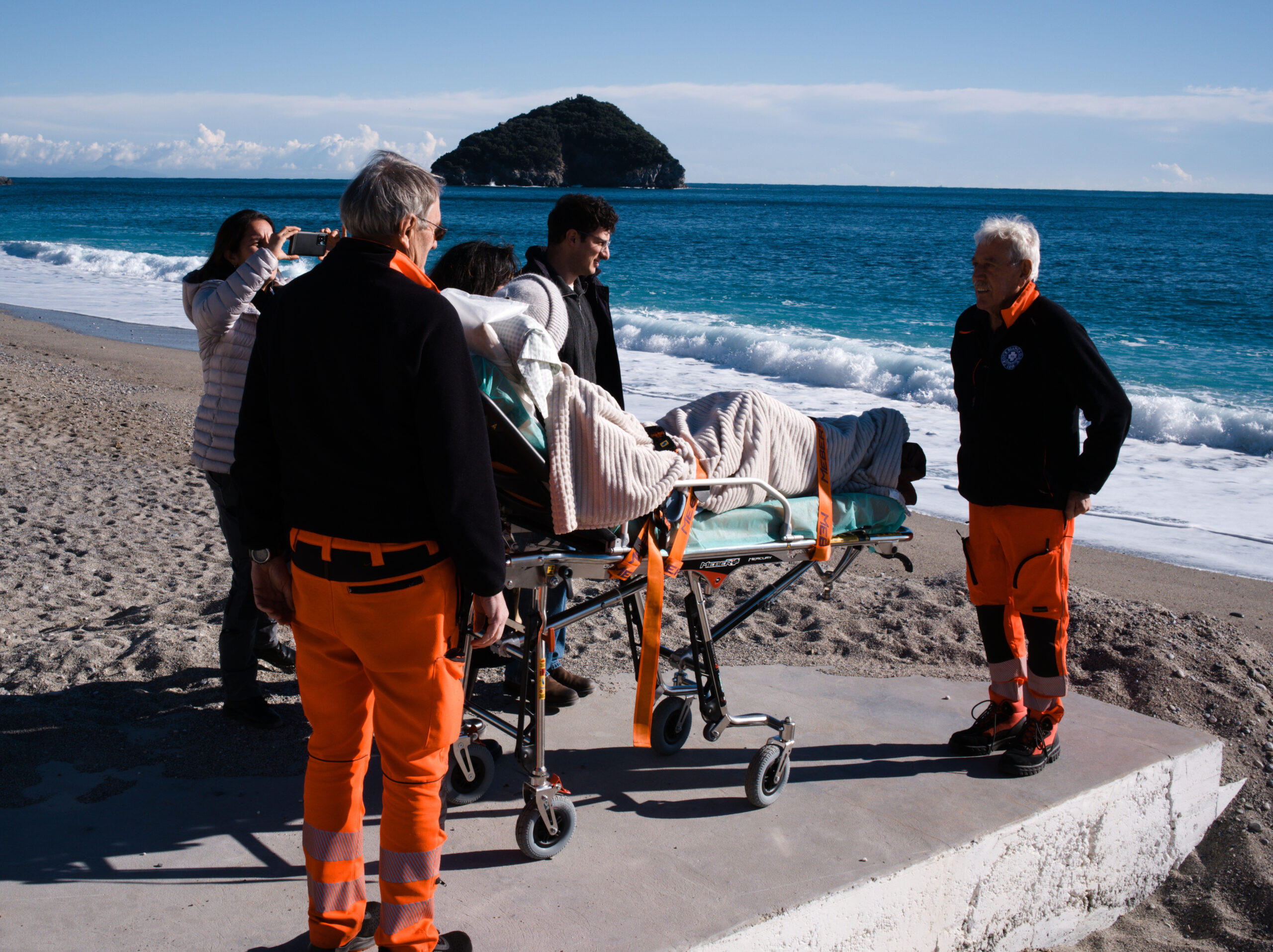 Giuseppe e la famiglia sulla spiaggia di Bergeggi